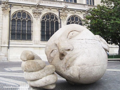 Ecoute-Sleepy-Head-sculpture-Saint-Eustache-Church